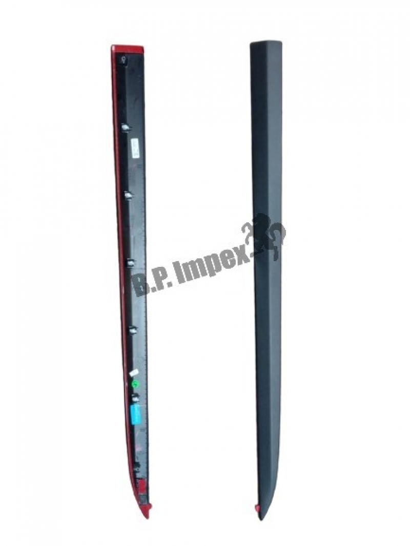 MOULDING ASSEMBLY FRONT DRIVE WITH LINE RH
